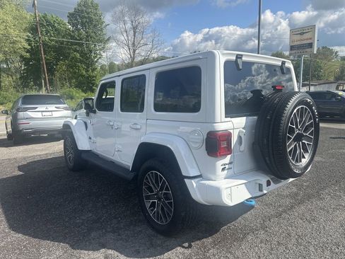 Used 2023 Jeep Wrangler Unlimited Sahara AWD/4WD image 7