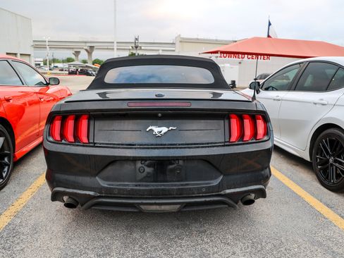 Used 2022 Ford Mustang Premium RWD image 9