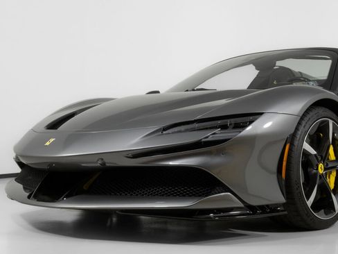 Used 2022 Ferrari SF90 Spider image 15