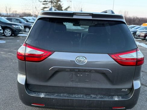 Used 2019 Toyota Sienna XLE w/ XLE Navigation Package image 6