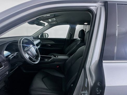 Used 2025 Toyota Grand Highlander AWD image 13