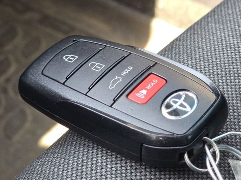 Used 2025 Toyota Camry LE w/ Convenience Package AWD/4WD image 33