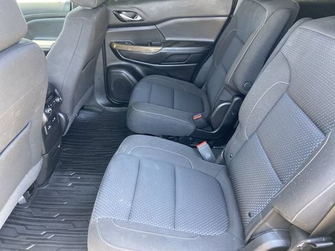Used 2023 GMC Acadia SLE w/ Driver Convenience Package FWD image 20