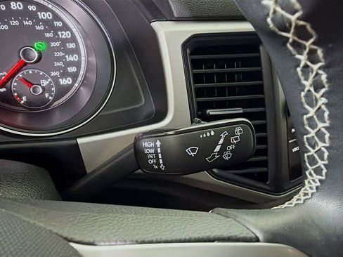 Used 2021 Volkswagen Atlas Cross Sport SE image 40