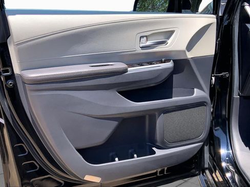 Used 2024 Toyota Sienna XLE FWD image 22