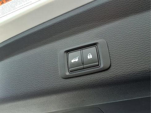 Used 2024 Mitsubishi Outlander AWD image 22