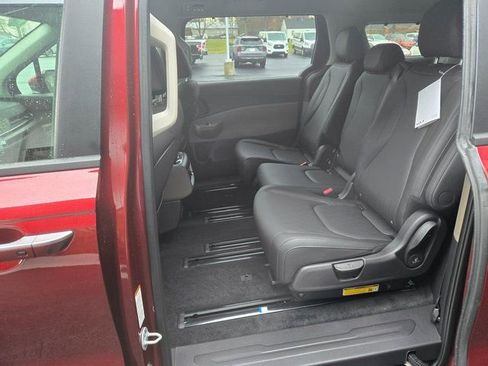 New 2026 Kia Carnival EX image 18