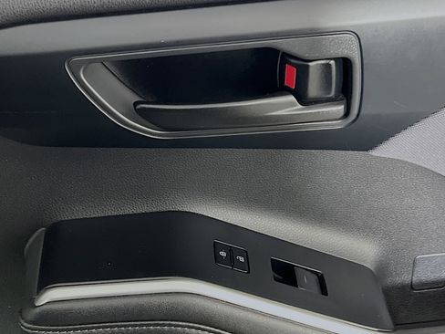 Used 2024 Toyota Highlander LE image 33