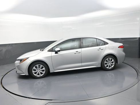 Used 2022 Toyota Corolla LE FWD image 42