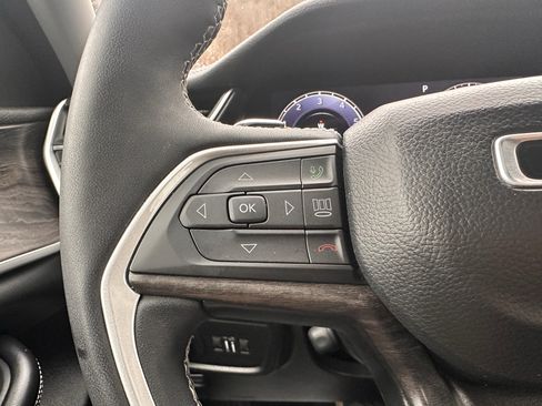 Used 2023 Jeep Grand Cherokee Limited w/ Luxury Tech Group II image 10