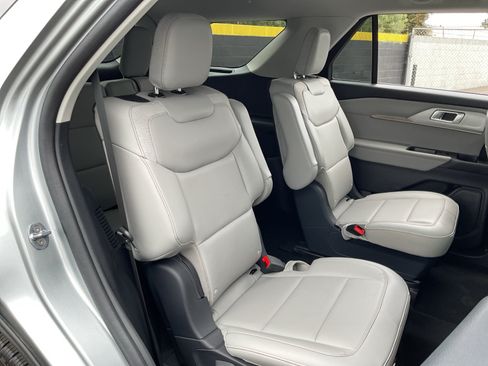 Used 2025 Ford Explorer Active w/ Active Comfort Package RWD image 20