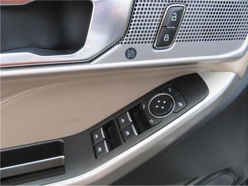 Used 2021 Ford Explorer Limited image 14