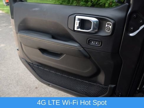 Used 2024 Jeep Wrangler Unlimited Sahara w/ Technology Group AWD/4WD image 18