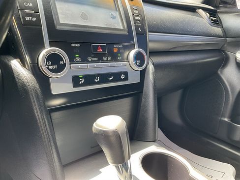 Used 2014 Toyota Camry SE FWD image 33