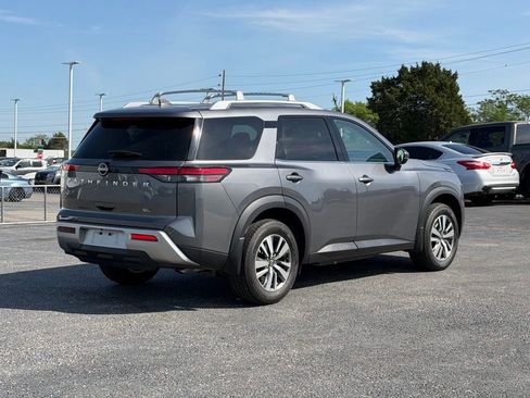 Used 2025 Nissan Pathfinder SL w/ Cargo Package image 5