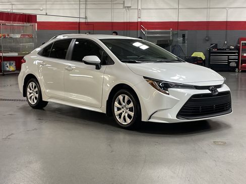 Used 2026 Toyota Corolla LE FWD image 2