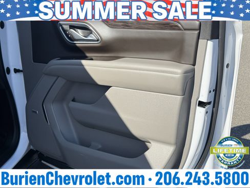 Used 2022 Chevrolet Suburban Z71 w/ Luxury Package AWD/4WD image 21