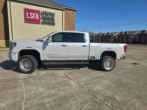 Used 2024 GMC Sierra 2500 Denali w/ Technology Package image 2