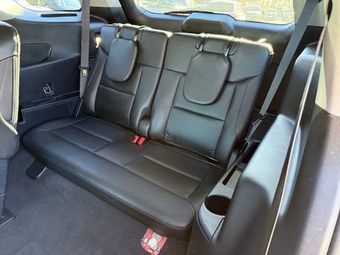 Used 2023 Ford Explorer XLT w/ Equipment Group 202A image 7