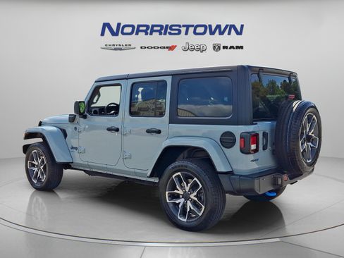 Used 2024 Jeep Wrangler Unlimited w/ Convenience Group AWD/4WD image 4