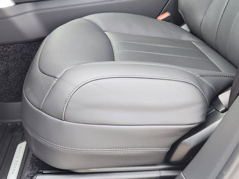 New 2025 Land Rover Range Rover SE image 24