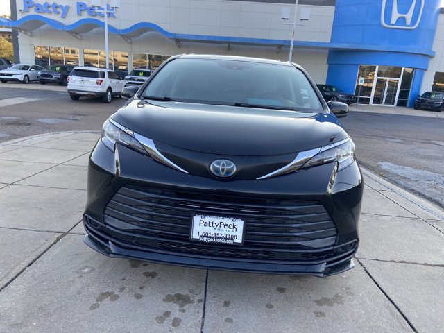 Used 2022 Toyota Sienna LE FWD image 3