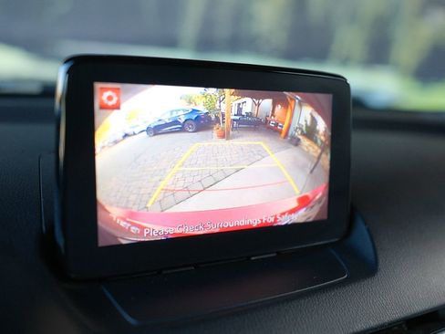 Used 2019 Toyota Yaris XLE image 21