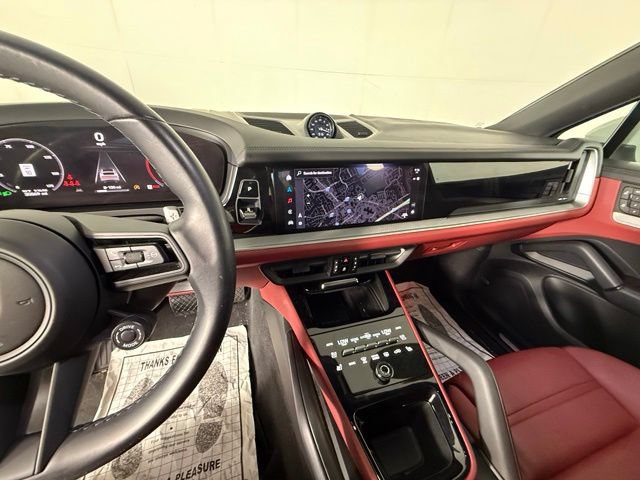Used 2024 Porsche Cayenne Coupe AWD/4WD image 29