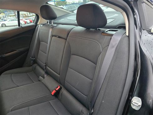 Used 2017 Chevrolet Cruze LT image 18