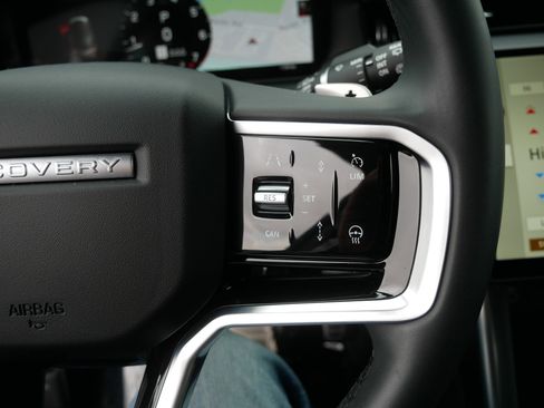 Used 2024 Land Rover Discovery Sport Dynamic SE image 29