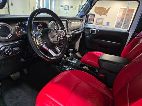 Used 2020 Jeep Wrangler Unlimited Sahara w/ Uconnect 4C Nav & Sound Group image 16