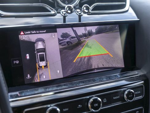 Certified 2025 Bentley Bentayga AWD/4WD image 38