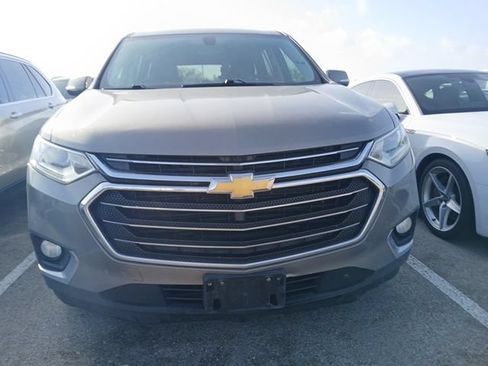Used 2019 Chevrolet Traverse LT FWD image 2