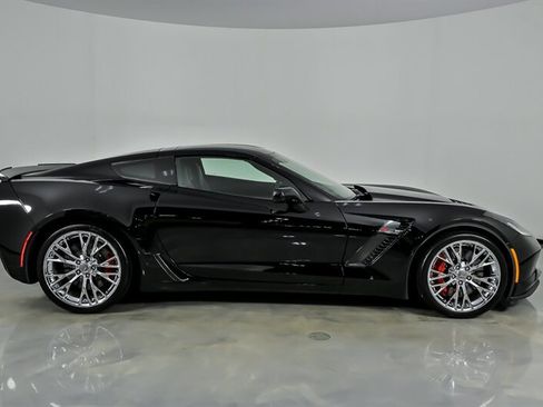 Used 2015 Chevrolet Corvette Z06 w/ 3LZ Preferred Equipment Group RWD image 11