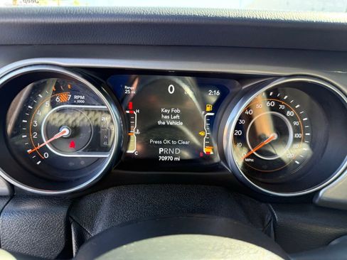 Used 2020 Jeep Wrangler Unlimited Sahara image 26