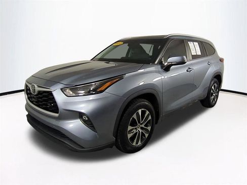 Used 2023 Toyota Highlander XLE FWD image 9