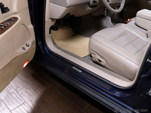 Used 2001 Lincoln Town Car Executive image 21