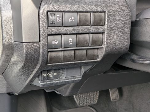 Certified 2025 Toyota Tacoma SR AWD/4WD image 15