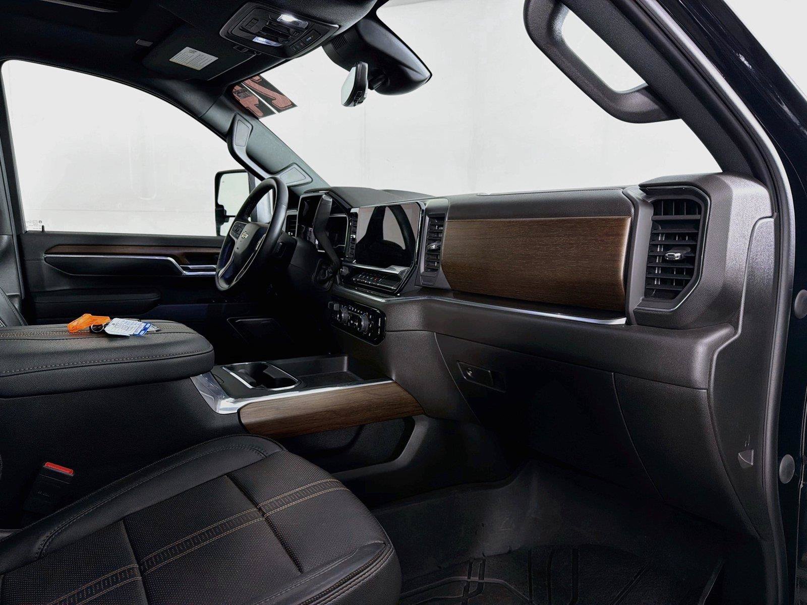 Used 2024 Chevrolet Silverado 3500 High Country w/ High Country Premium Package AWD/4WD image 32
