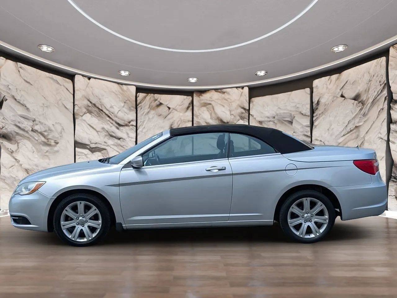 Used 2012 Chrysler 200 Touring w/ Cold Weather Group FWD image 4