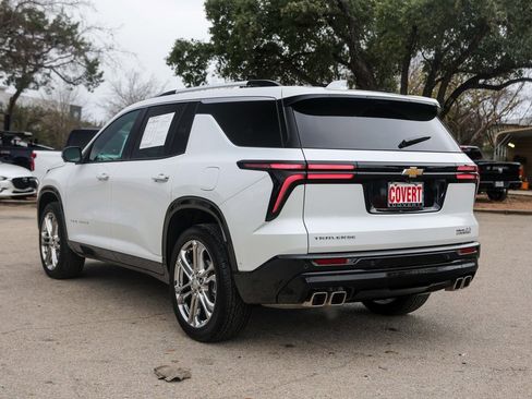 Used 2025 Chevrolet Traverse High Country image 3