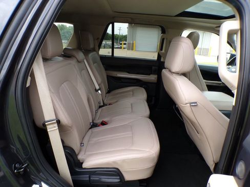 Used 2024 Ford Expedition Limited AWD/4WD image 9