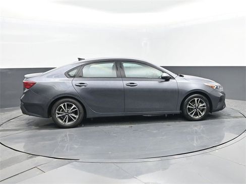 Used 2023 Kia Forte LXS image 4