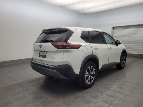 Used 2023 Nissan Rogue SV image 9