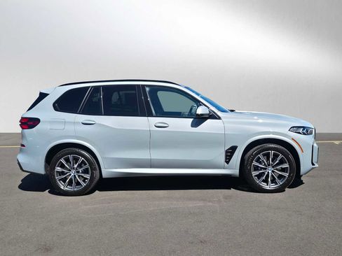 Used 2026 BMW X5 xDrive40i w/ M Sport Package AWD/4WD image 2