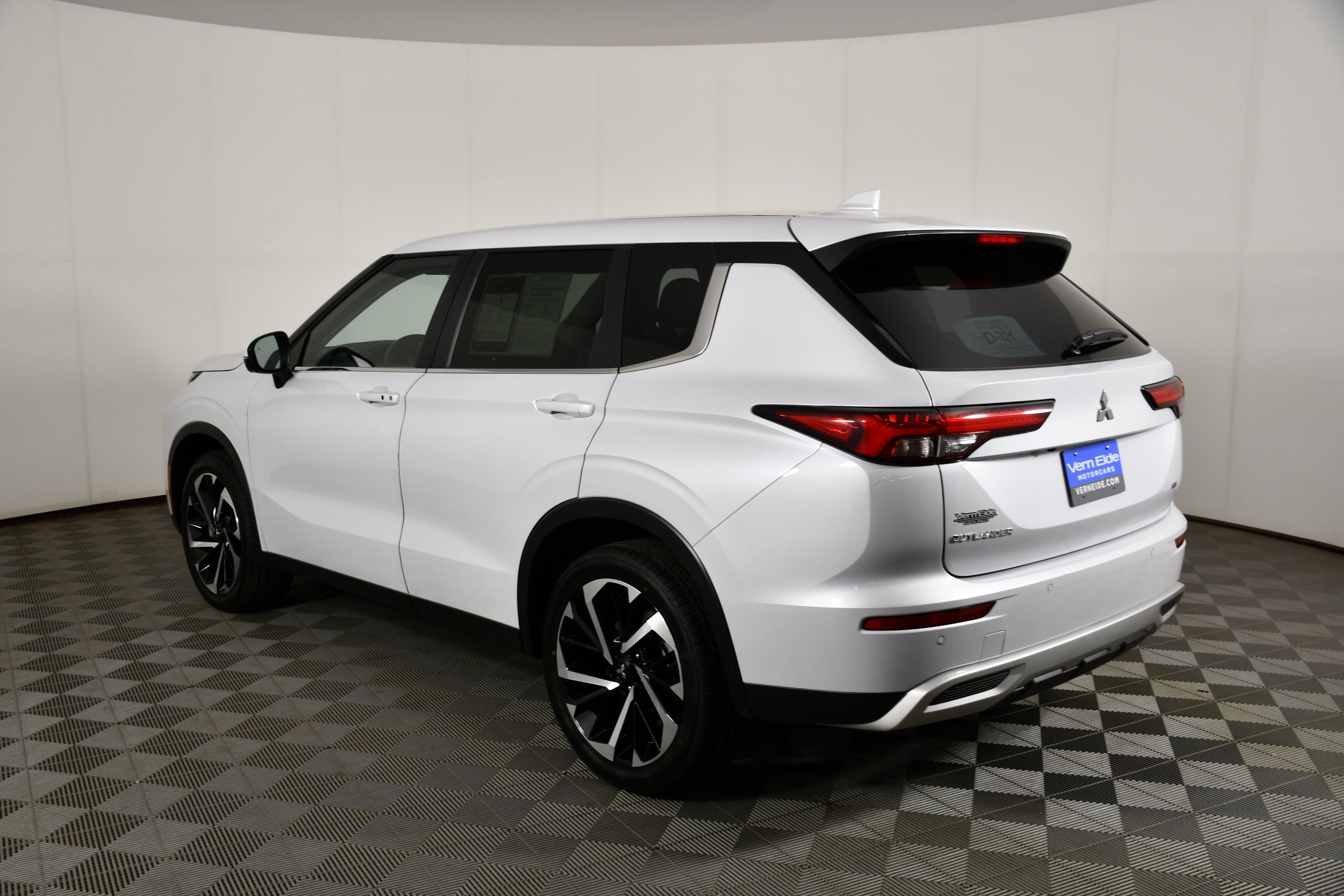 Used 2024 Mitsubishi Outlander SE AWD/4WD image 8