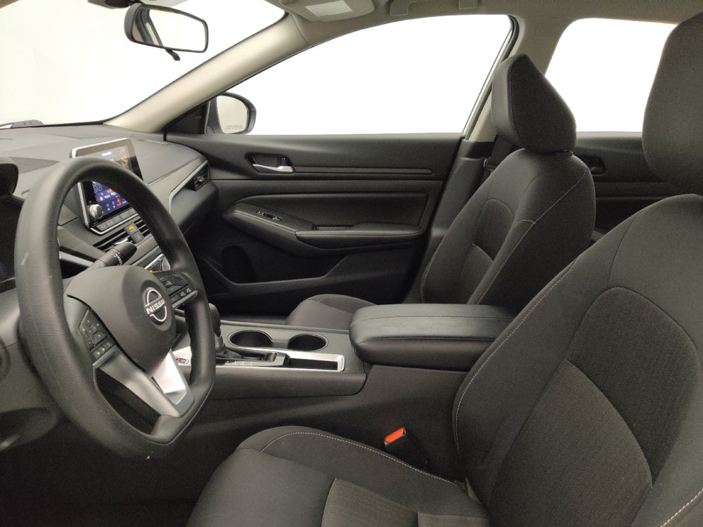 Used 2025 Nissan Altima 2.5 SV FWD image 17