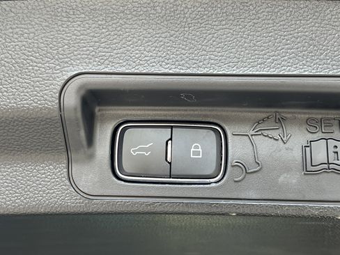 Used 2025 Ford Explorer Platinum image 28