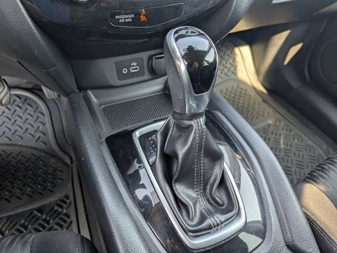 Used 2019 Nissan Rogue SV AWD/4WD image 14