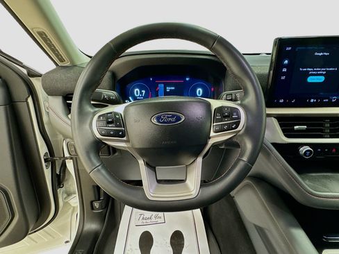 Used 2025 Ford Explorer Active RWD image 11
